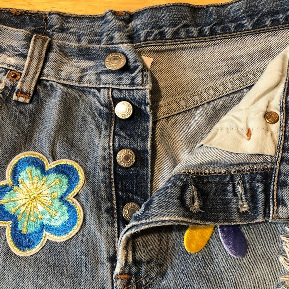 Womens RP4LF Blue Multicolor Embroidered Patch Design Cut-off Denim Shorts XS * - Picture 3 of 7